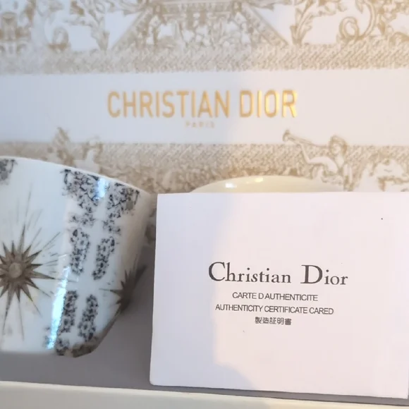 Dior Elegant White and Gold Candle Pair - Picture 3 of 5